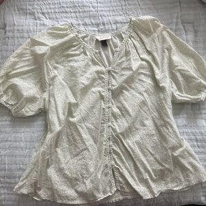 Chic Cream Blouse with Subtle Pattern